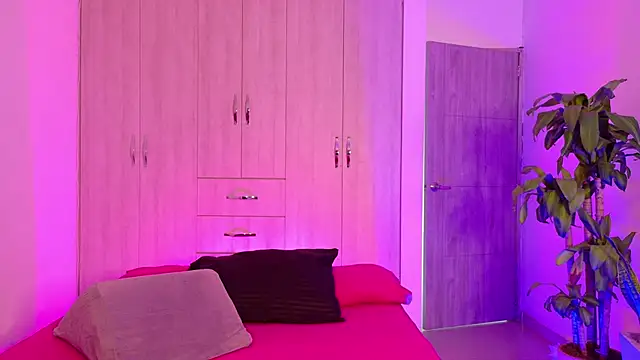 isabellahofmann online show from April 14, 2026, 10:26 pm