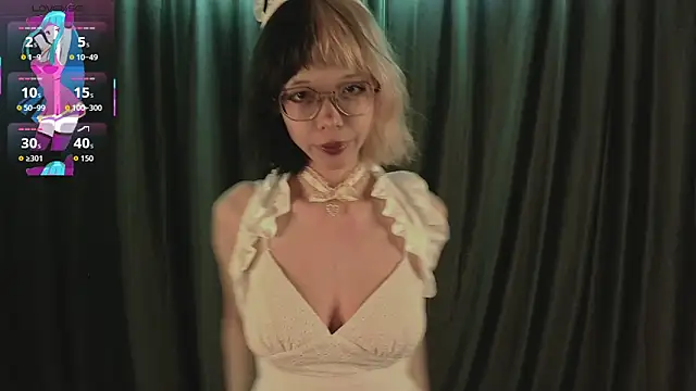 Layla Muur online show from April 14, 2026, 5:07 pm