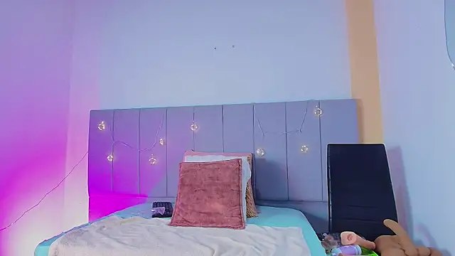 LiiaaGenner online show from April 10, 2026, 6:37 pm