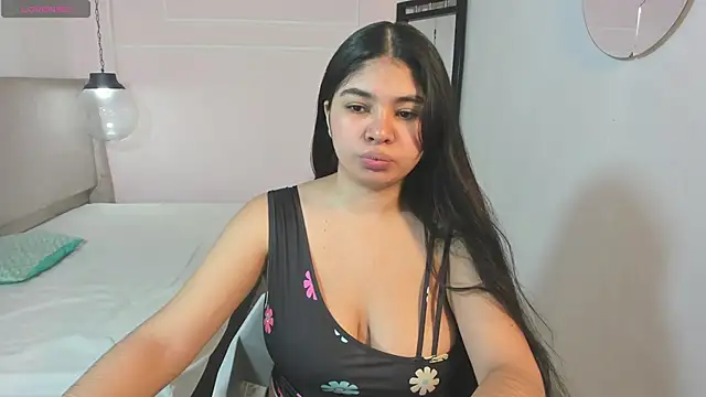Snapshot of MilaHeat1 chatting on April 27, 2026, 7:34 pm MilaHeat1 online show from April 27, 2026, 7:34 pm