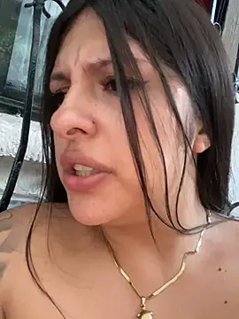 Snapshot of emiiross chatting on May 26, 2026, 11:03 pm emiiross online show from May 26, 2026, 11:03 pm