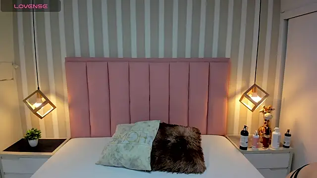 LIZZY VALL online show from April 8, 2026, 7:15 pm