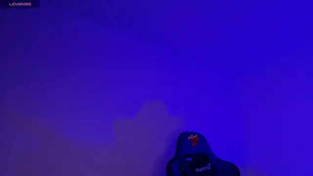 Nicolwhitee online show from March 28, 2026, 12:06 pm