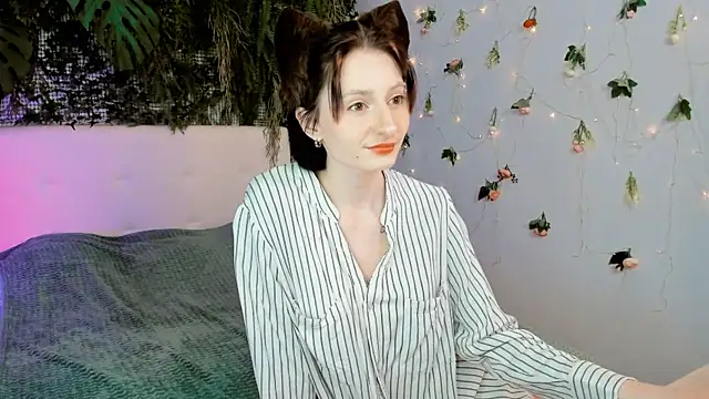 Kira  Cutie online show from July 7, 2026, 9:07 pm