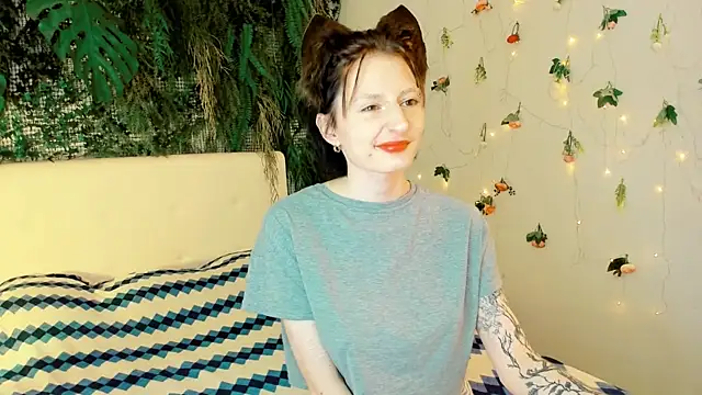 Kira  Cutie online show from July 2, 2026, 8:37 pm