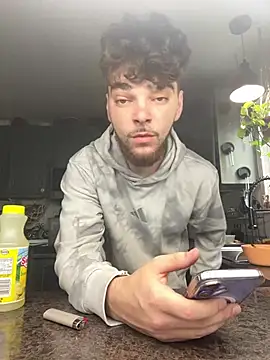 dommydom7177 online show from April 13, 2026, 1:26 pm