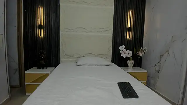 Apolo jonnes online show from April 15, 2026, 2:39 am