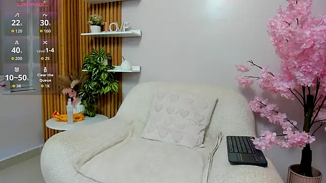 Maiasweet  online show from March 29, 2026, 2:24 am