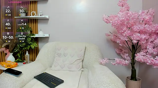 Maiasweet  online show from March 25, 2026, 2:23 am