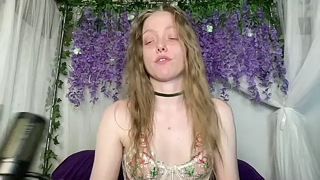 Snapshot of ElfGirlAna chatting on July 10, 2026, 3:01 pm ElfGirlAna online show from July 10, 2026, 3:01 pm