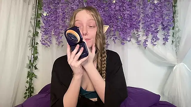 Snapshot of ElfGirlAna chatting on July 16, 2026, 2:58 pm ElfGirlAna online show from July 16, 2026, 2:58 pm