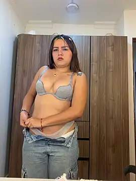 angel rousse01 online show from April 10, 2026, 1:18 pm