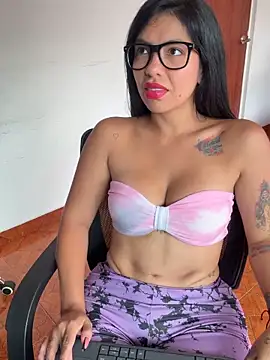 Noa rousse01 online show from April 16, 2026, 7:47 pm