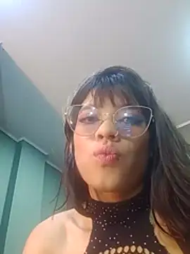 avalustyy online show from April 18, 2026, 4:04 am