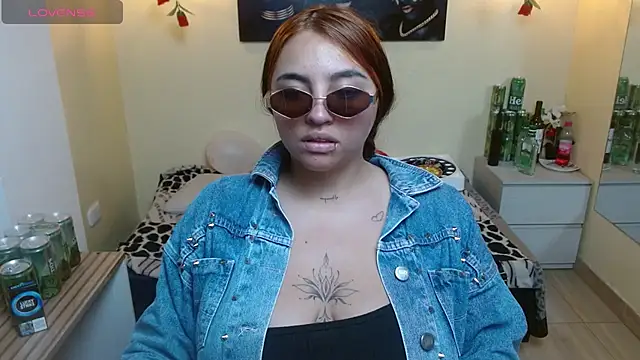 Snapshot of Miley_Clarck chatting on May 2, 2026, 1:27 pm Miley Clarck online show from May 2, 2026, 1:27 pm