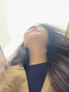 lucyxiaolulu online show from April 8, 2026, 1:40 am