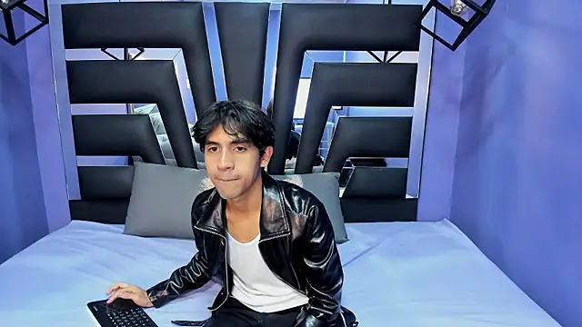  ArchieBlu  online show from March 22, 2026, 3:21 am