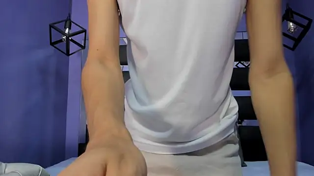  ArchieBlu  online show from March 26, 2026, 3:05 am