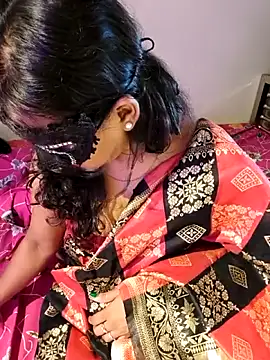 Snapshot of Lena_mahiyaa chatting on May 5, 2026, 4:48 am Lena mahiyaa online show from May 5, 2026, 4:48 am