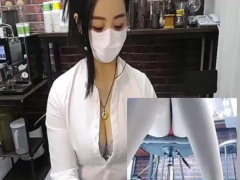 Latte-01 online show from April 12, 2026, 3:10 am