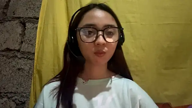 LenoraLacassagne online show from March 22, 2026, 4:08 pm