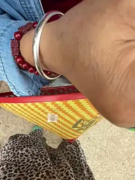 leilei998 online show from April 5, 2026, 3:13 am