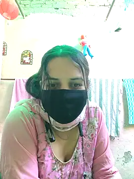 REENA-STRIP online show from May 5, 2026, 5:43 am