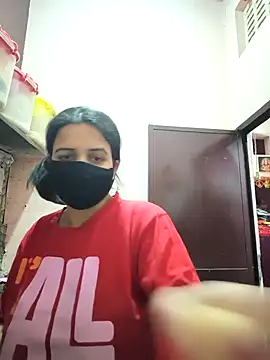 REENA-STRIP online show from May 7, 2026, 1:36 pm