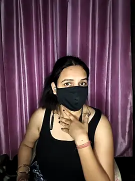 REENA-STRIP online show from May 13, 2026, 6:37 pm
