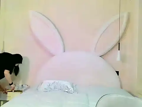 A-Rowan online show from April 16, 2026, 9:39 pm