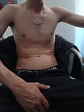 Snapshot of Skinboy06 chatting on June 19, 2026, 9:15 am Skinboy06 online show from June 19, 2026, 9:15 am