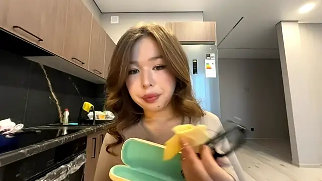 EffieCappaert online show from March 28, 2026, 7:09 am