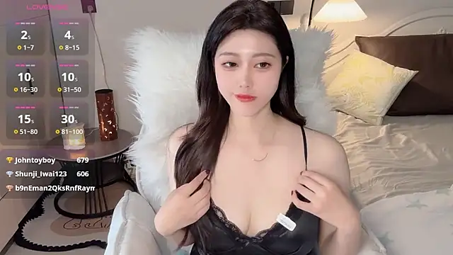 Snapshot of Siren_M chatting on May 28, 2026, 5:37 am Siren M online show from May 28, 2026, 5:37 am