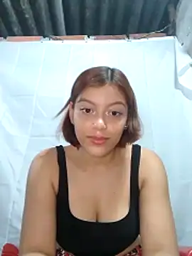 ESTRELLA-HOT- online show from April 9, 2026, 12:33 pm