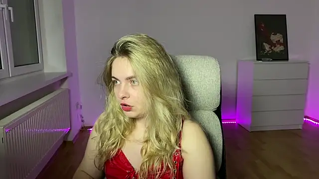 EvaKraz online show from April 13, 2026, 8:13 pm