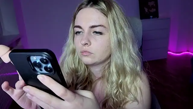 EvaKraz online show from April 18, 2026, 7:07 pm