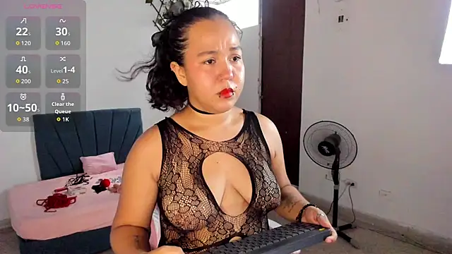 LisaTepes online show from April 4, 2026, 9:10 pm