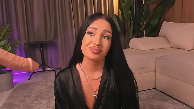 EmeraldKat online show from April 15, 2026, 8:09 pm