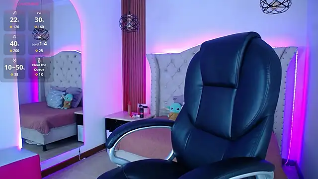 Elizabeth Evans1 online show from April 17, 2026, 9:06 pm