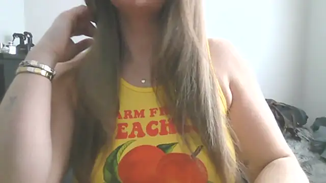 Goddess-GraceX online show from April 15, 2026, 4:33 pm