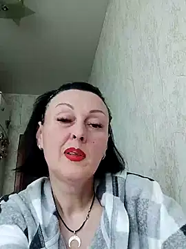 HelgaDennis online show from April 13, 2026, 4:00 pm