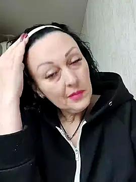 HelgaDennis online show from April 10, 2026, 5:14 am