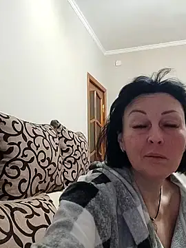 HelgaDennis online show from April 3, 2026, 11:33 pm