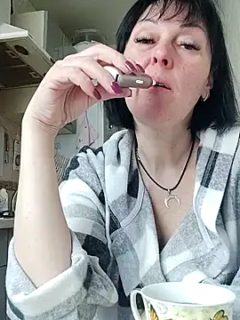 HelgaDennis online show from April 7, 2026, 6:37 am