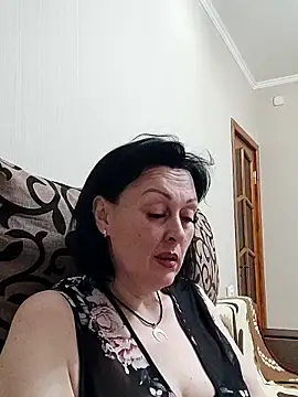 HelgaDennis online show from May 18, 2026, 6:23 pm