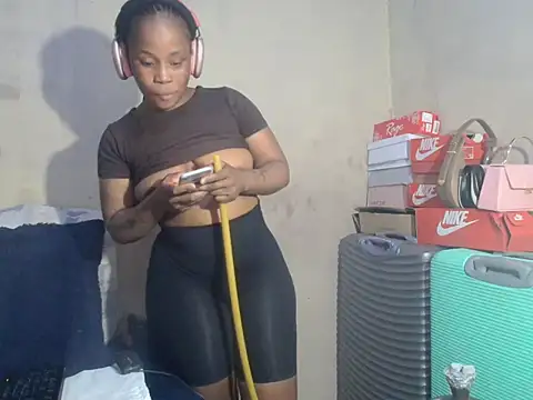 Lindabee200 online show from May 14, 2026, 3:31 pm