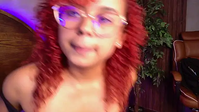 lara curly online show from April 10, 2026, 7:04 am