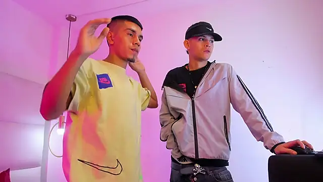 your d0ll1 online show from April 16, 2026, 1:01 pm