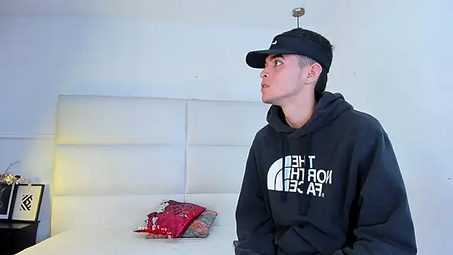 your d0ll1 online show from April 1, 2026, 1:41 pm