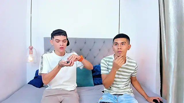 your d0ll1 online show from April 6, 2026, 1:12 pm